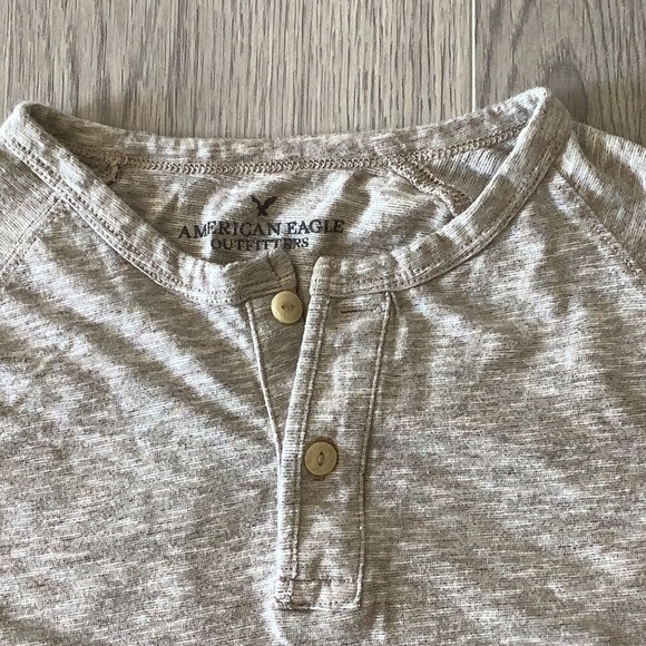 Men Henley short sleeved t shirt in Small | dark oatmeal color| American Eagle - Picture 2 of 3
